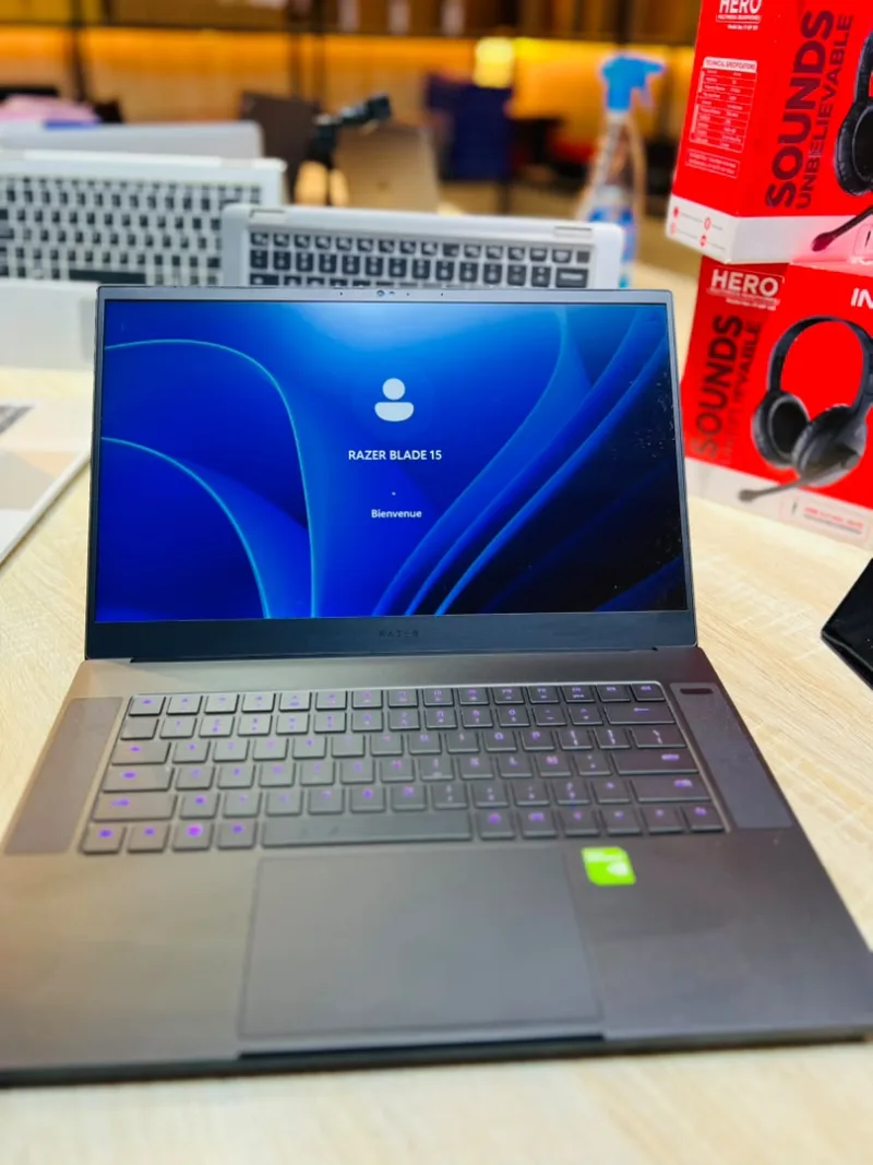 Tu veux dominer chaque partie sans compromis ? 🔥 Le RAZER américain allie puissance, élégance et performances extrêmes pour les gamers exigeants. ECRAN TACTILE (E)