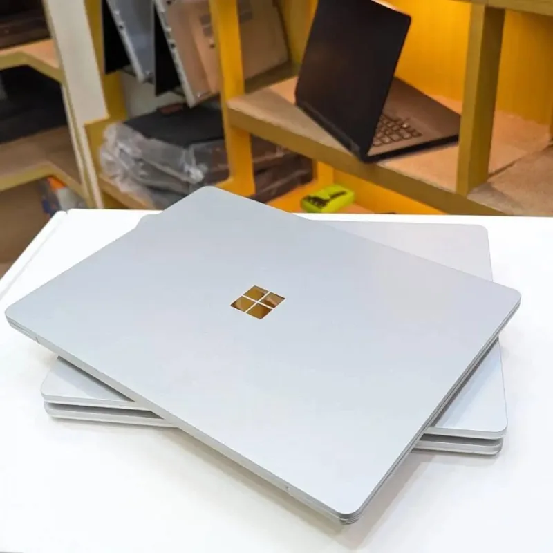 Microsoft Surface go i5 ( très slim et léger)