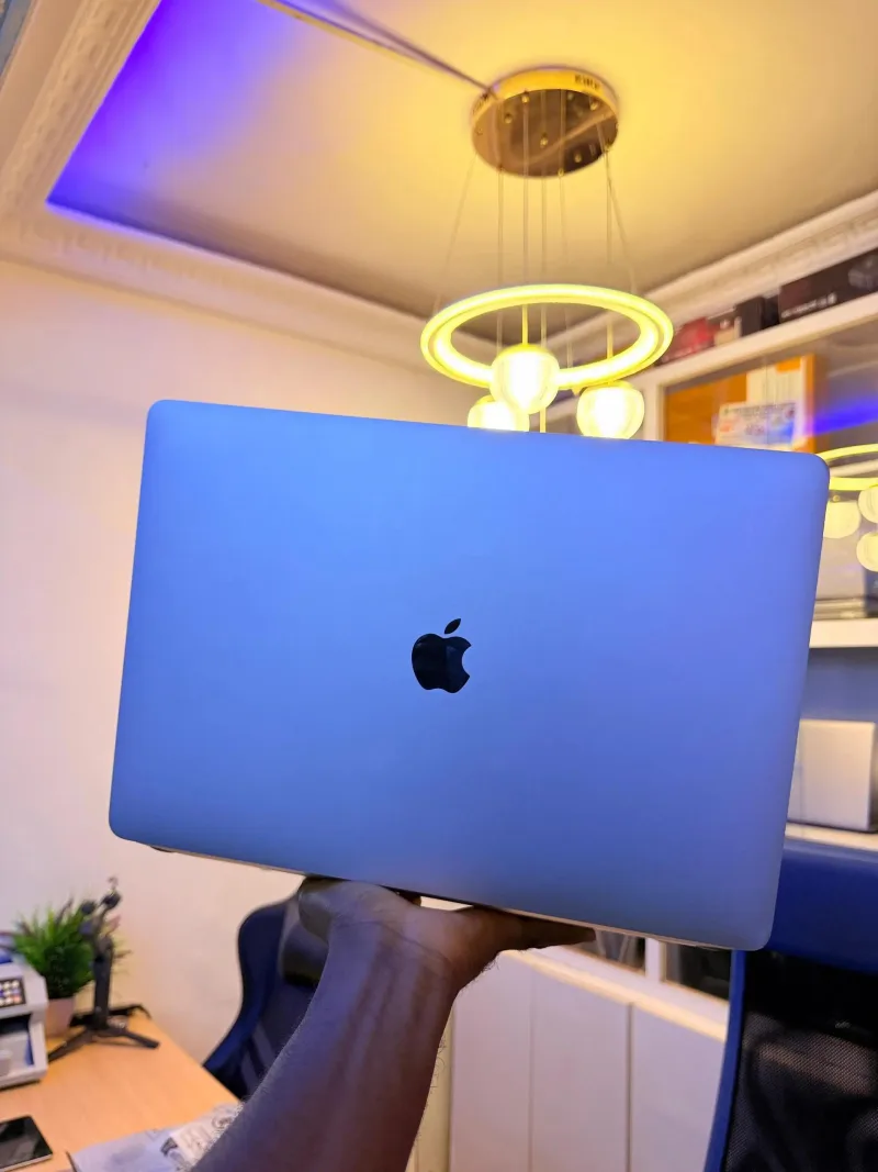 MACBOOK PRO core i9 15" 2018  avec 32gb de ram— LA PUISSANCE APPLE AU SERVICE DES PROS ! 🍏