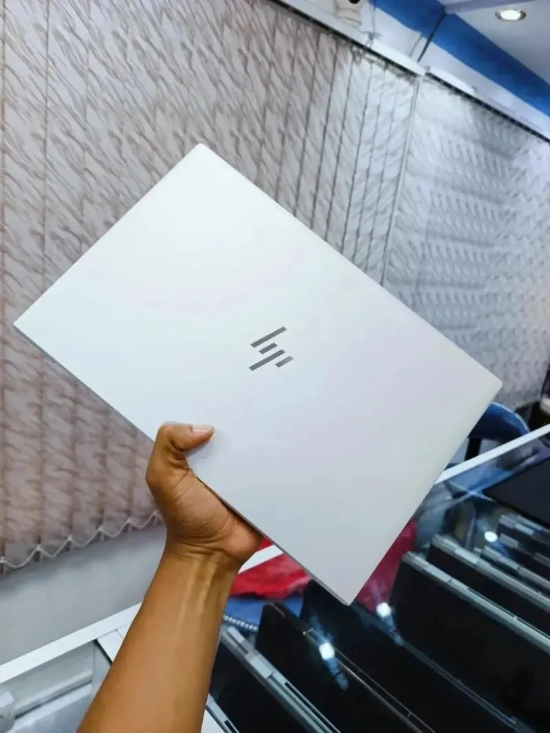 HP  elitebook 835/845 G8👉 11e génération