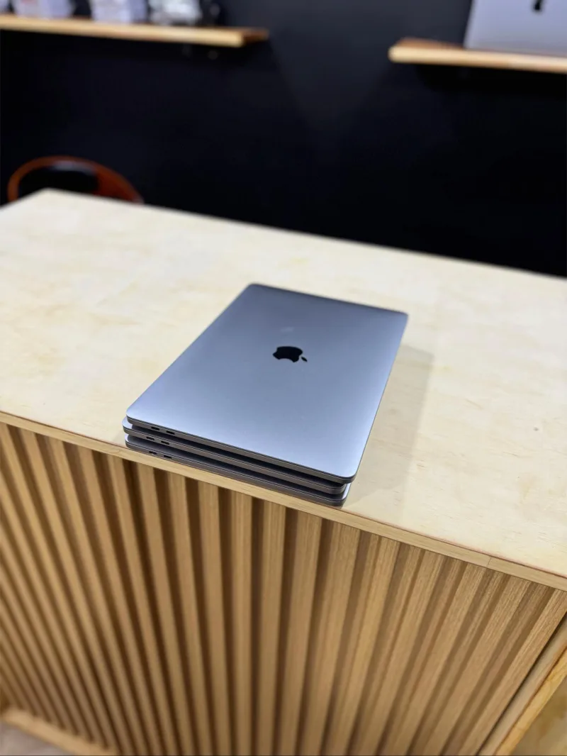 MacBook Pro 2019 i5 Touch Bar